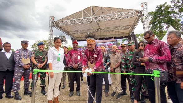 Pembangunan Pabrik Semen dan Keramik