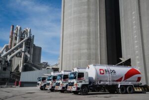 Semen Terbang Logistik dan Inovasi Distribusi Material Berat di Indonesia